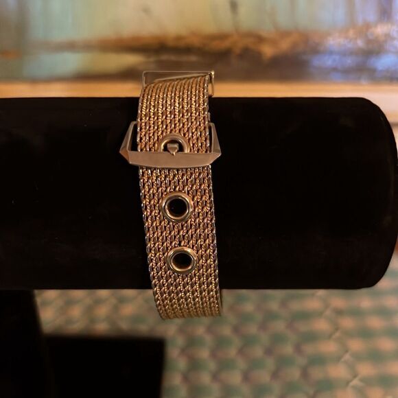 Unique gold tone mesh bracelet - Picture 1 of 5